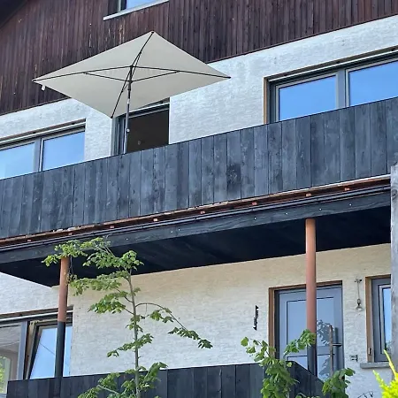 Rosen-holz, Ruhe Und Entspannung Im Dorf Niederdorla