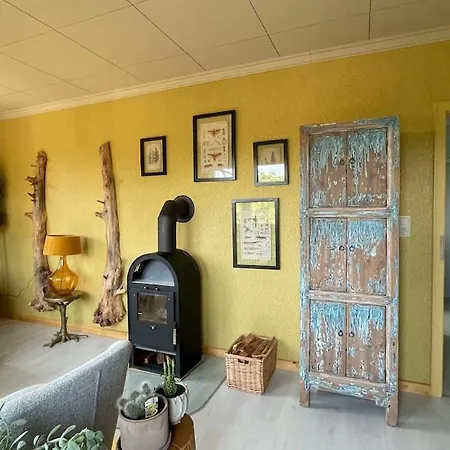 Rosen-holz, Ruhe Und Entspannung Im Dorf Niederdorla