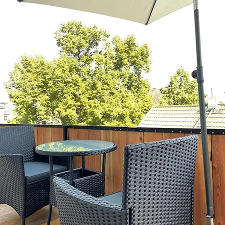 Rosen-holz, Ruhe Und Entspannung Im Dorf Niederdorla