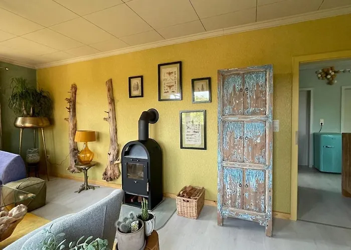 Rosen-holz, Ruhe Und Entspannung Im Dorf Niederdorla