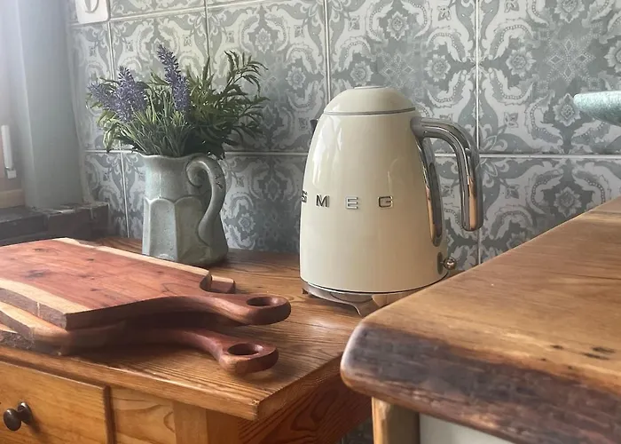 Rosen-holz, Ruhe Und Entspannung Im Dorf Niederdorla