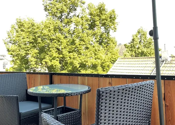 Rosen-holz, Ruhe Und Entspannung Im Dorf Niederdorla