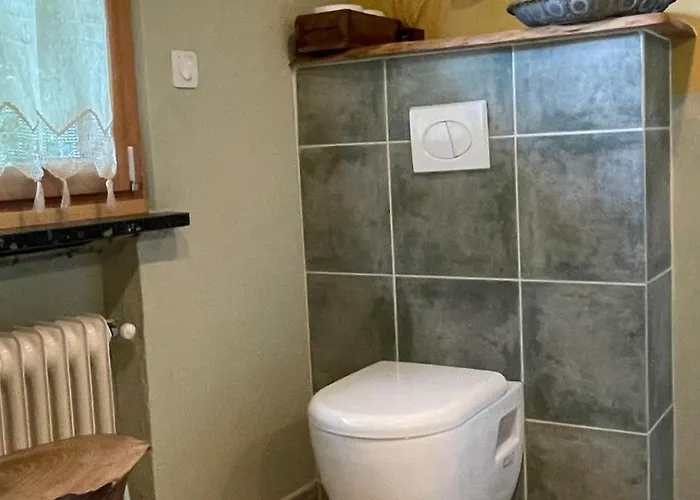 Rosen-holz, Ruhe Und Entspannung Im Dorf Niederdorla